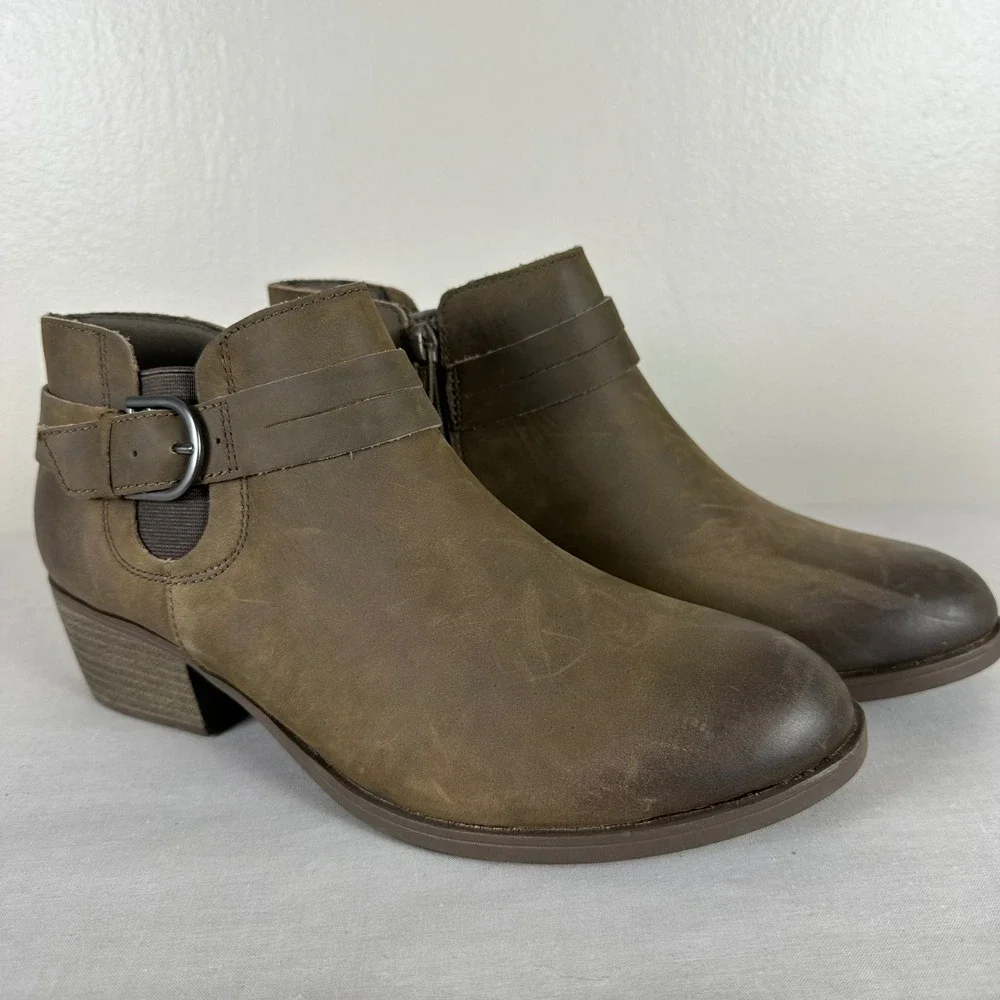 Clarks Women's 9.5 Charlten Rae‎ Ankle Bootie Mushroom Oily Leather Buckle Zip